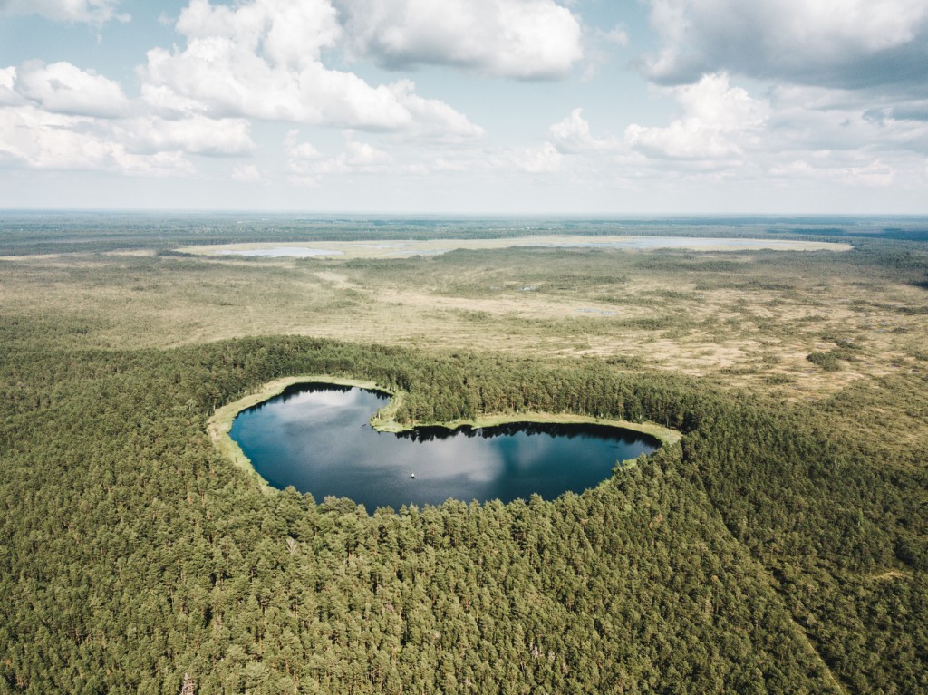 Heart_shape_lake_Priidu_Saart.jpg
