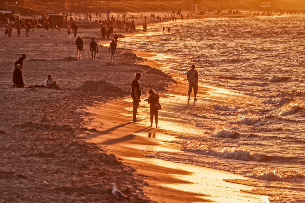 beach-4329694_1920.jpg
