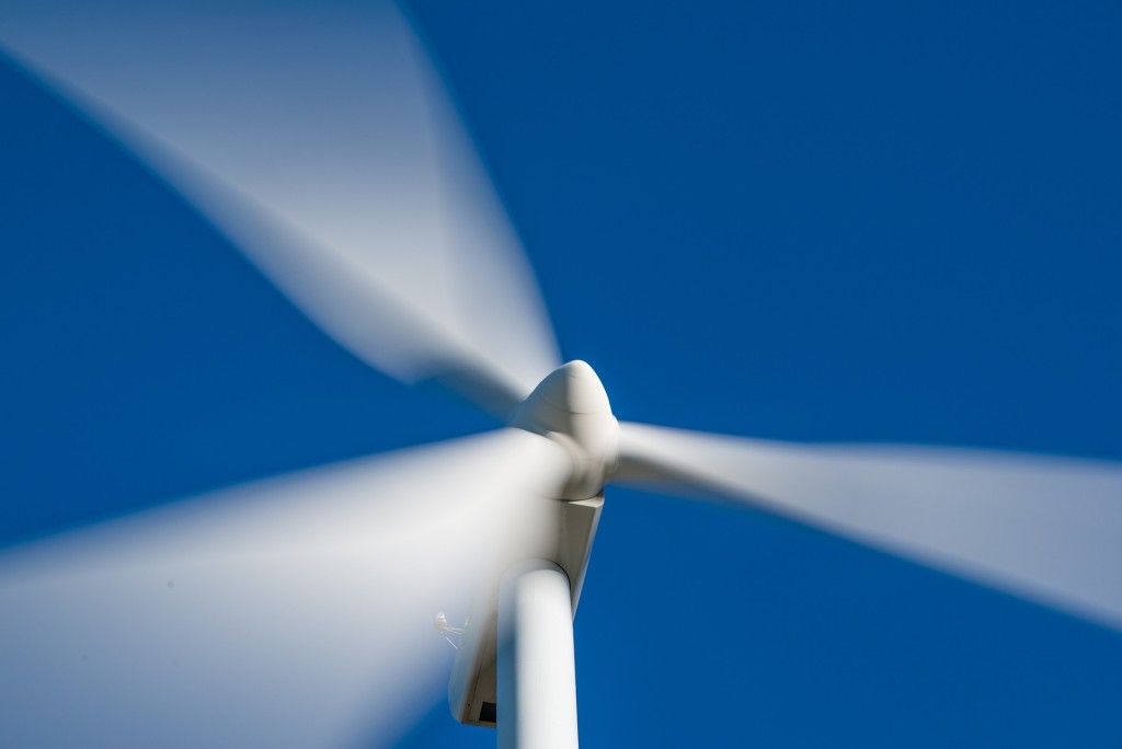 windmill-1330517_1920.jpg